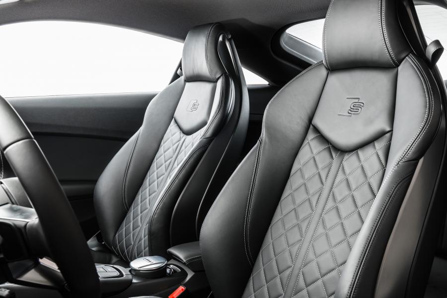 Интерьер Audi TTS Coupe (8S) 2016 года  (LA) (фото 3 из 13)